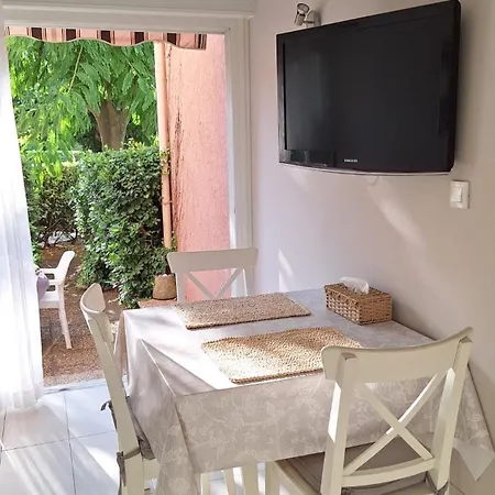 Апартаменты Les Soleillades - T2 Cosy Pour 4 Pers - Piscine, Parking Prive, A 100m De La - Laconciergeriebynina *